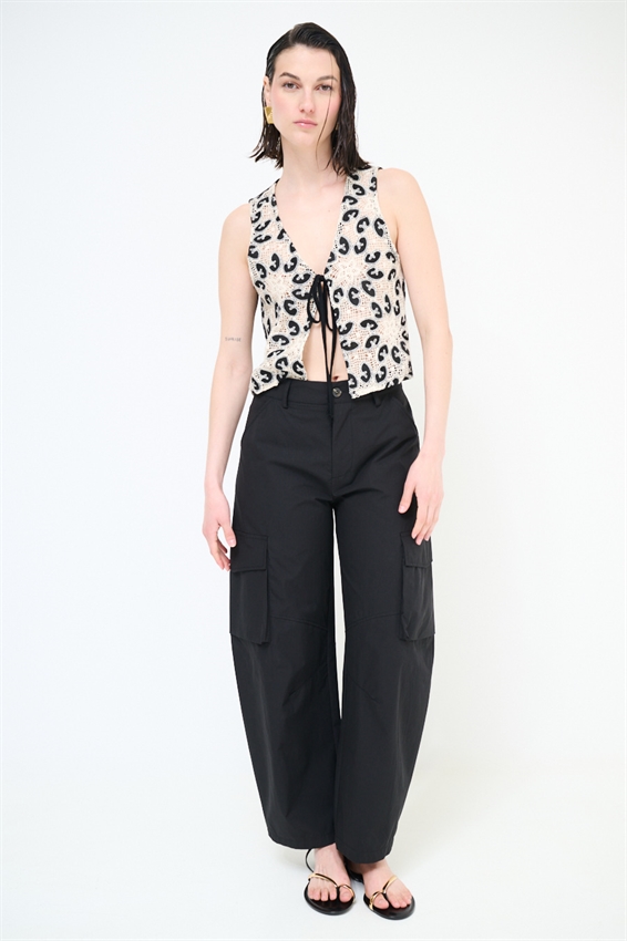 PANTALONE CON TASCONI