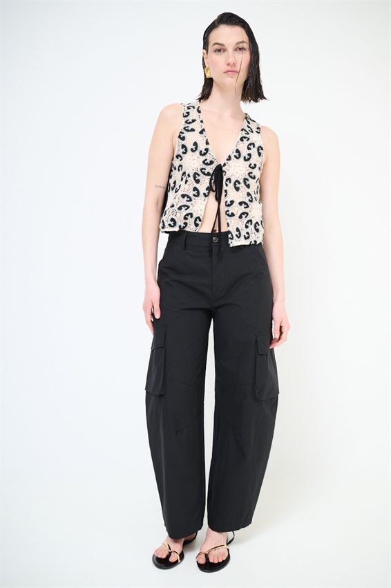 PANTALONE CON TASCONI