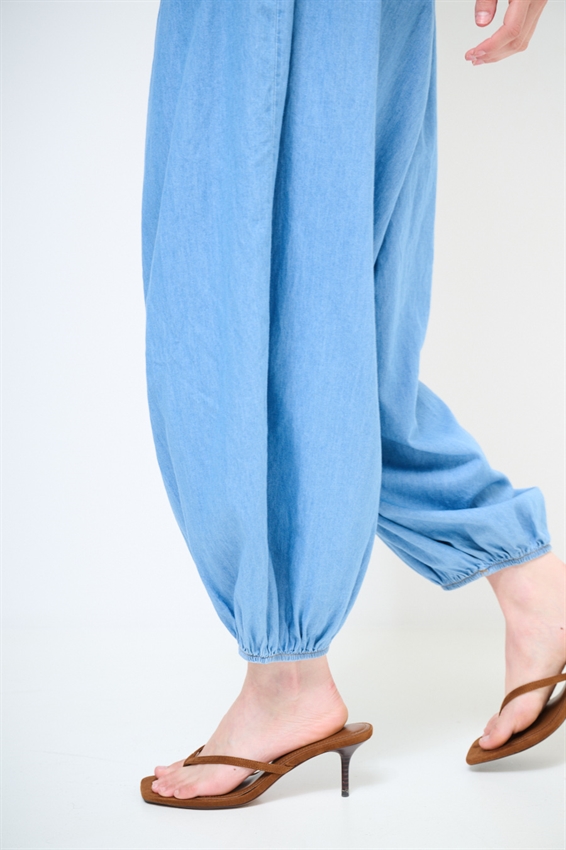 PANTA BALLOON IN DENIM CON ELASTICI