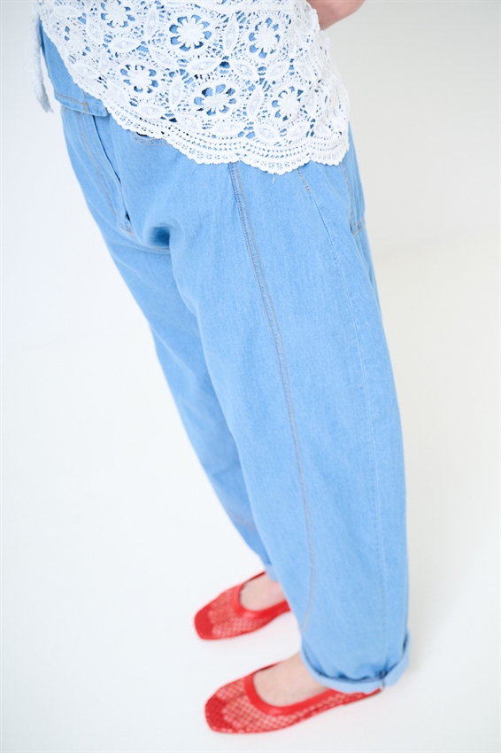 PANTA BALLOON CON CINTURA IN DENIM