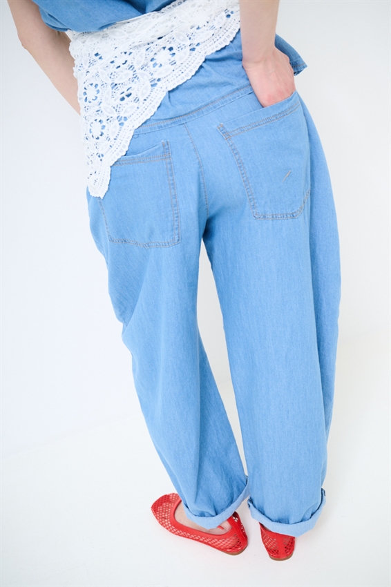 PANTA BALLOON CON CINTURA IN DENIM