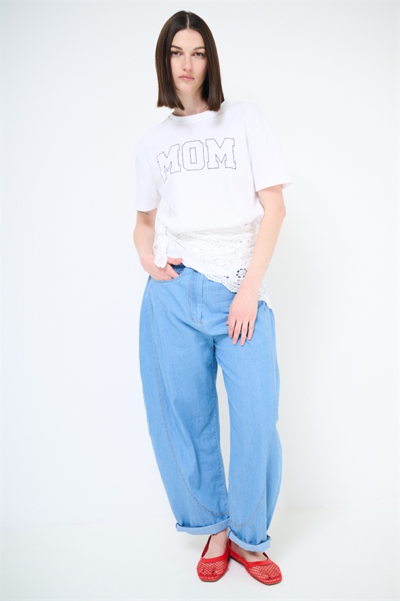 T-SHIRT REGULAR CON STAMPA MOM EST. 2024