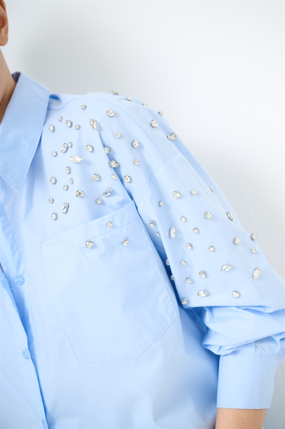CAMICIA OVER CON CASTONI CELESTE