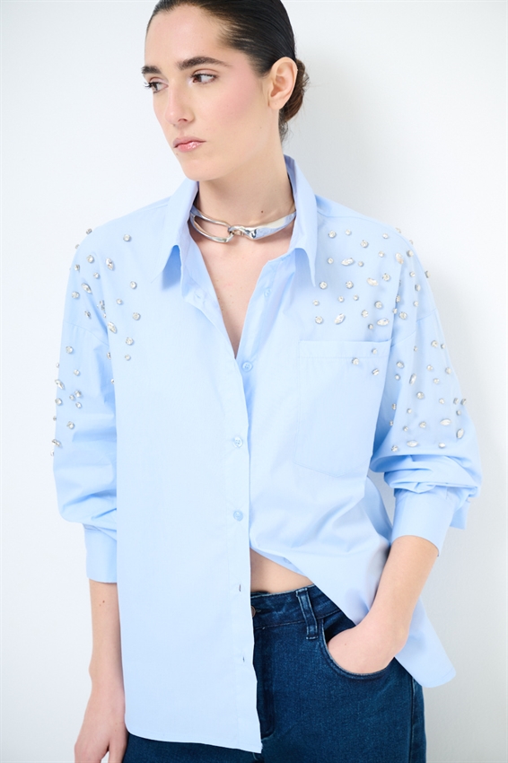 CAMICIA OVER CON CASTONI CELESTE