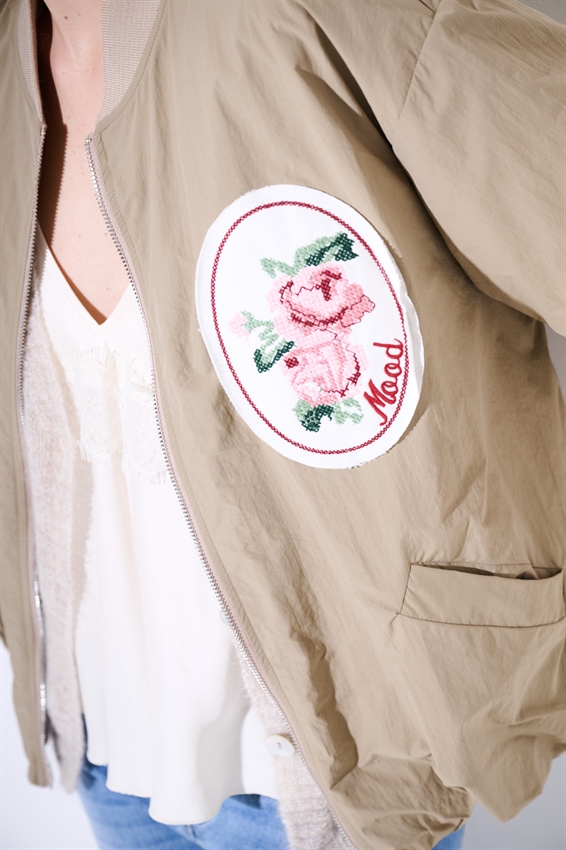 BOMBER PATCH CON DOPPIO CURSORE BEIGE