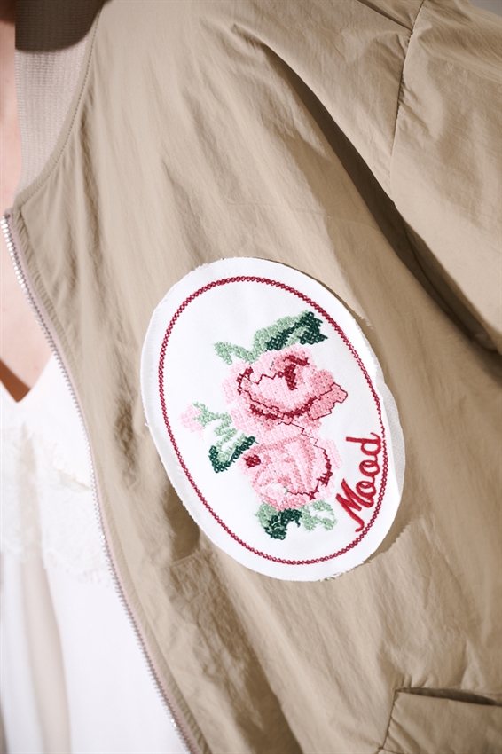 BOMBER PATCH CON DOPPIO CURSORE BEIGE