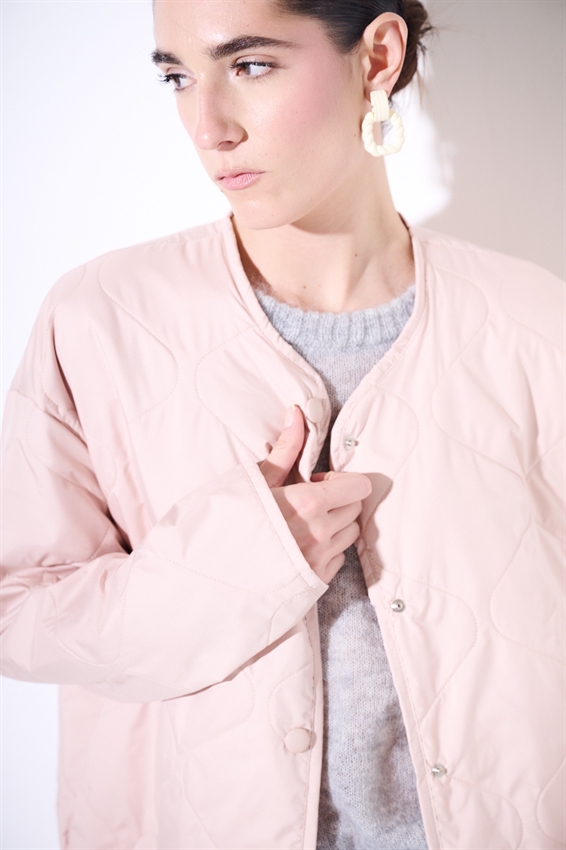 GIACCA TRAPUNTATA CON BOTT. AUTOMATICI ROSA