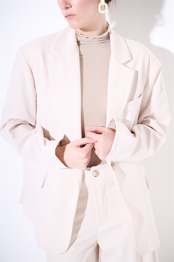 GIACCA OVER MONOPETTO CON TASCHE PATTINE BURRO