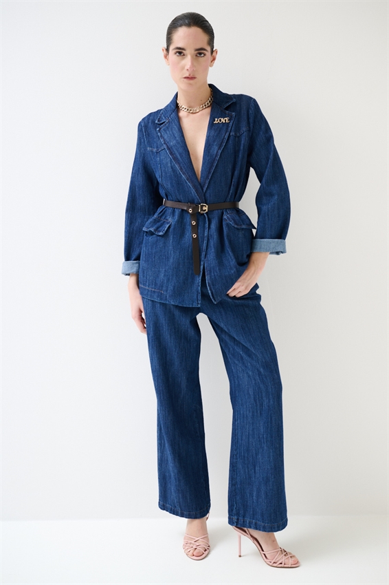 GIACCA CON PATTINE E CINTURA SOTTILE CON LUMINELLI BLU