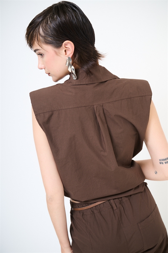 CAMICIA SMANICATA CON SPALLINI