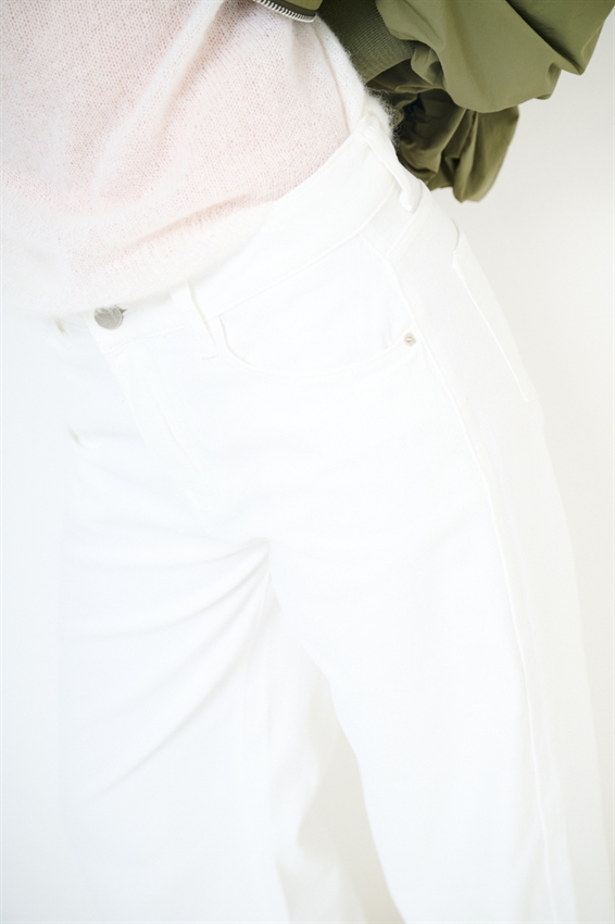 JEANS A PALAZZO BIANCO