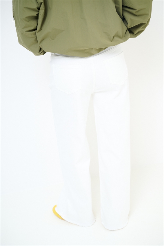 JEANS A PALAZZO BIANCO