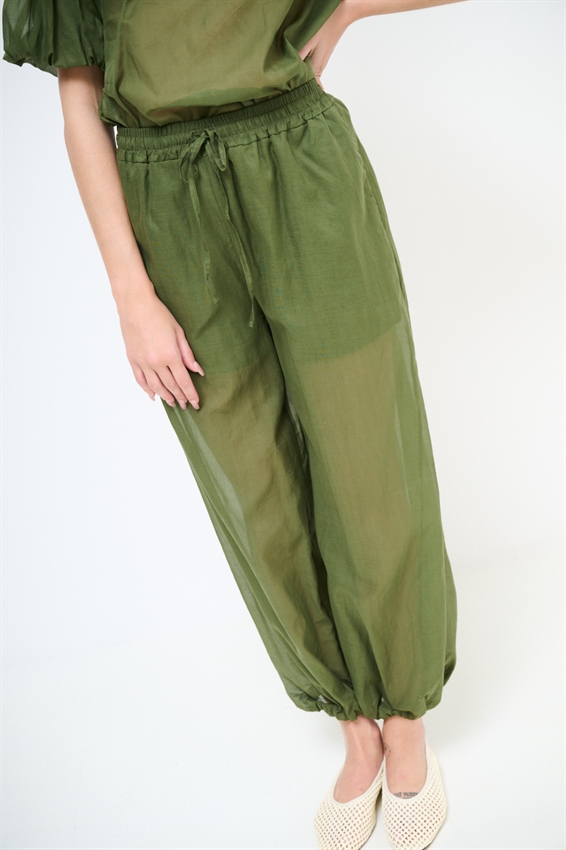 PANTA AMPIO CON ELASTICO IN VITA E SU FONDO