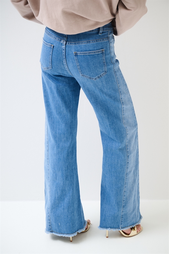 JEANS DRITTO CON CUCITURA DAVANTI BLU CHIARO