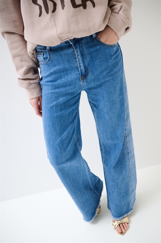 JEANS DRITTO CON CUCITURA DAVANTI BLU CHIARO