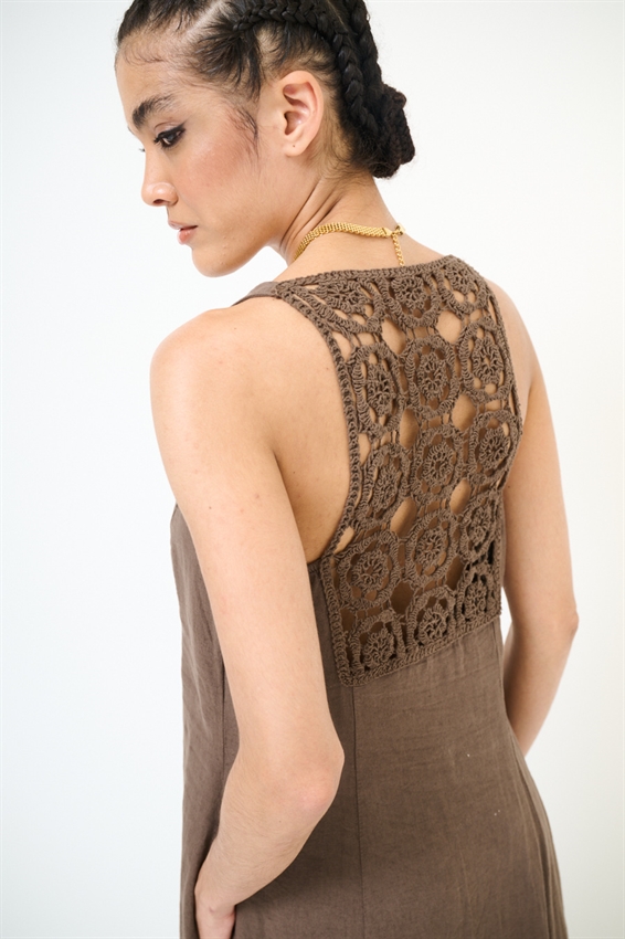 ABITO LUNGO CON MACRAME DIETRO