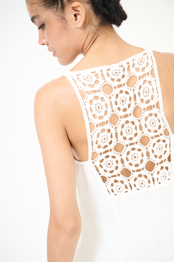 ABITO LUNGO CON MACRAME DIETRO