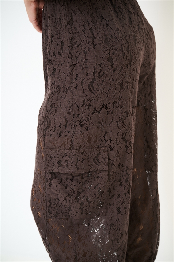 PANTA IN PIZZO CON TASCONI
