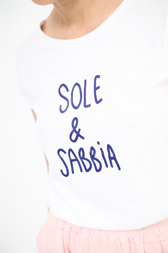T-SHIRT SLIM CON STAMPA SOLE E SABBIA