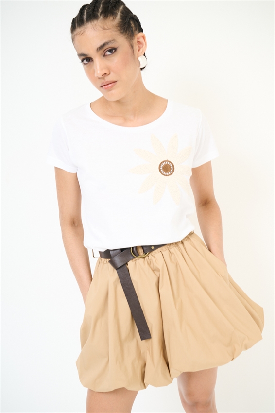 T-SHIRT SLIM CON FIORE MACRAME