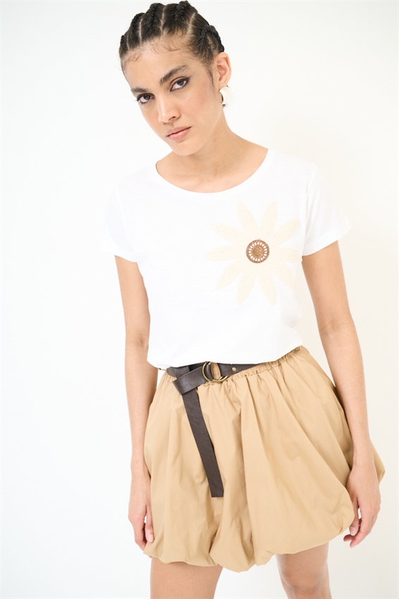 T-SHIRT SLIM CON FIORE MACRAME