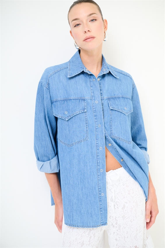 CAMICIA OVER IN DENIM CON TASCHE