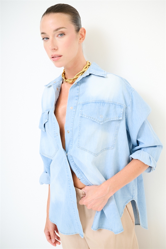 CAMICIA OVER IN DENIM CON TASCHE
