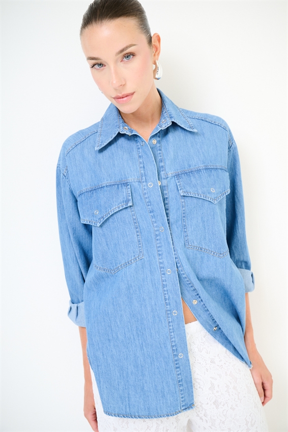 CAMICIA OVER IN DENIM CON TASCHE