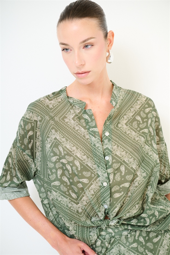 CAMICIA COREANA IN MUSSOLA CON STAMPA BANDANA