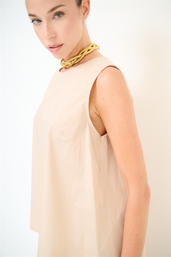 TOP SMANICATO CON BOTTONI DIETRO