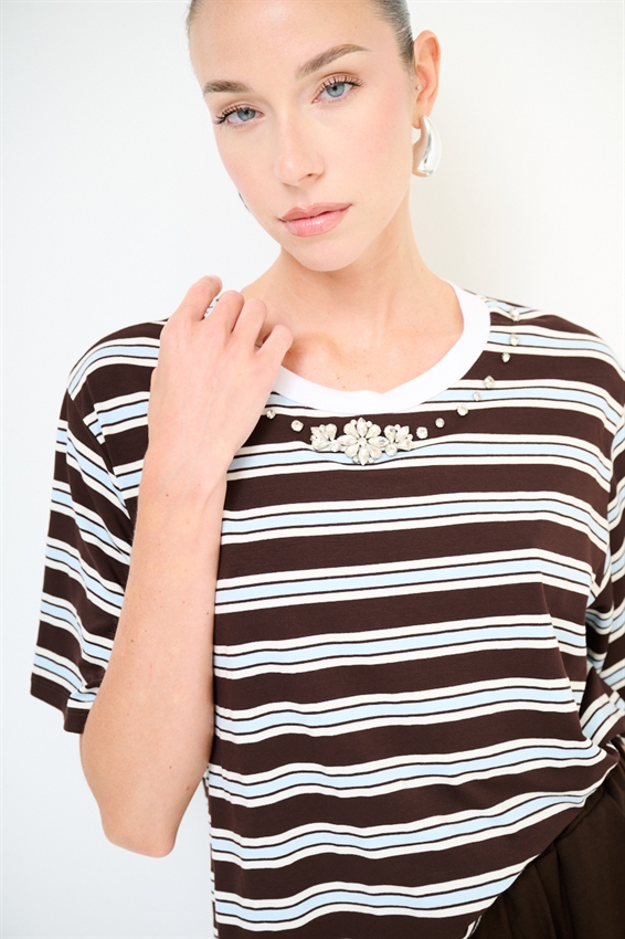 T-SHIRT SCATOLINA RIGA CON APPLICAZIONI VISCOSA