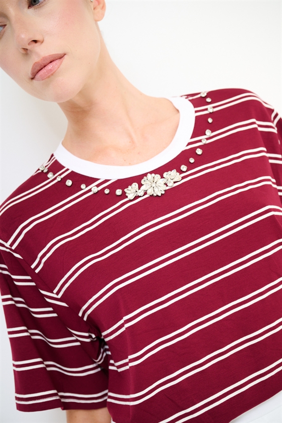 T-SHIRT SCATOLINA RIGA CON APPLICAZIONI VISCOSA