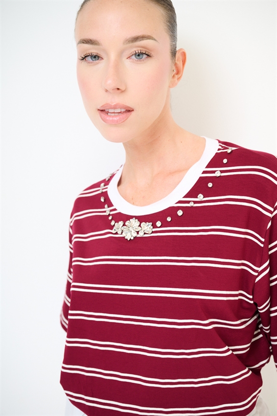 T-SHIRT SCATOLINA RIGA CON APPLICAZIONI VISCOSA