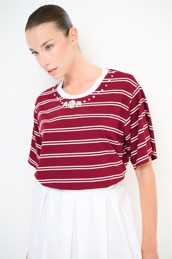 T-SHIRT SCATOLINA RIGA CON APPLICAZIONI VISCOSA