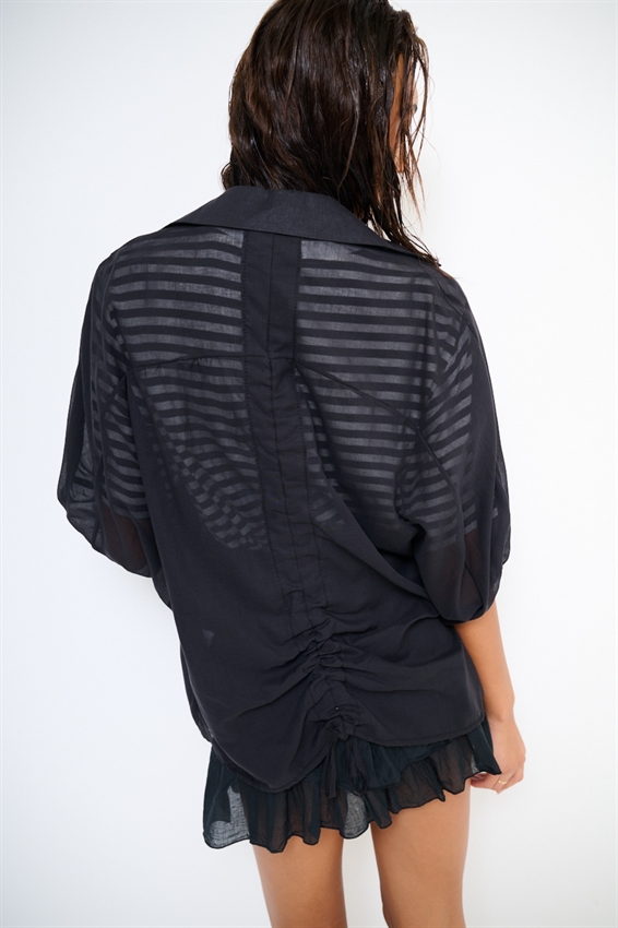 CAMICIA OVER CON COULISSE DIETRO