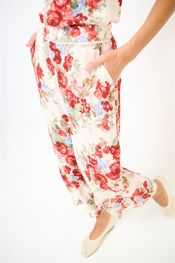 PANTALONE CON PROFILO MACRAME