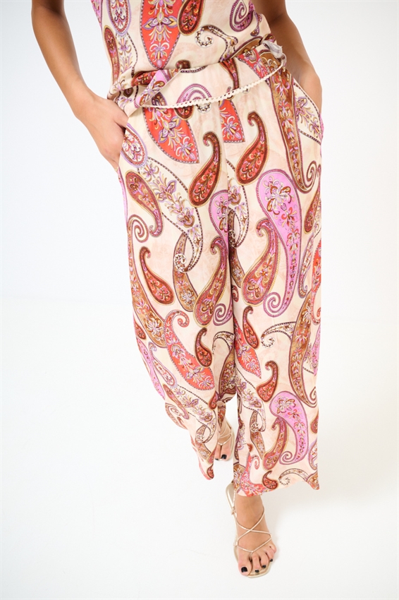 PANTALONE CON PROFILO MACRAME