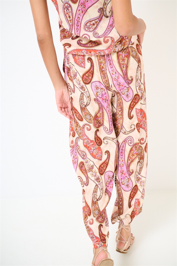PANTALONE CON PROFILO MACRAME
