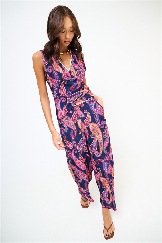 PANTALONE CON PROFILO MACRAME