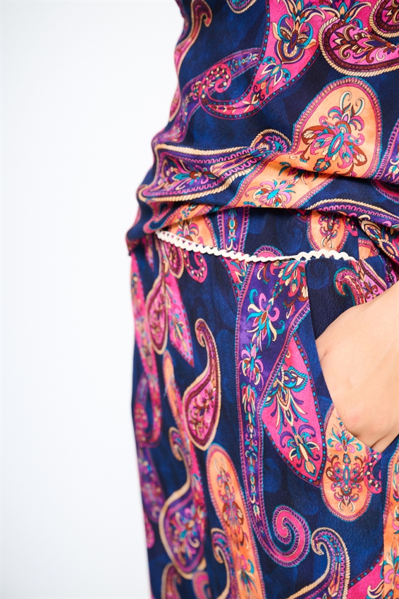 PANTALONE CON PROFILO MACRAME