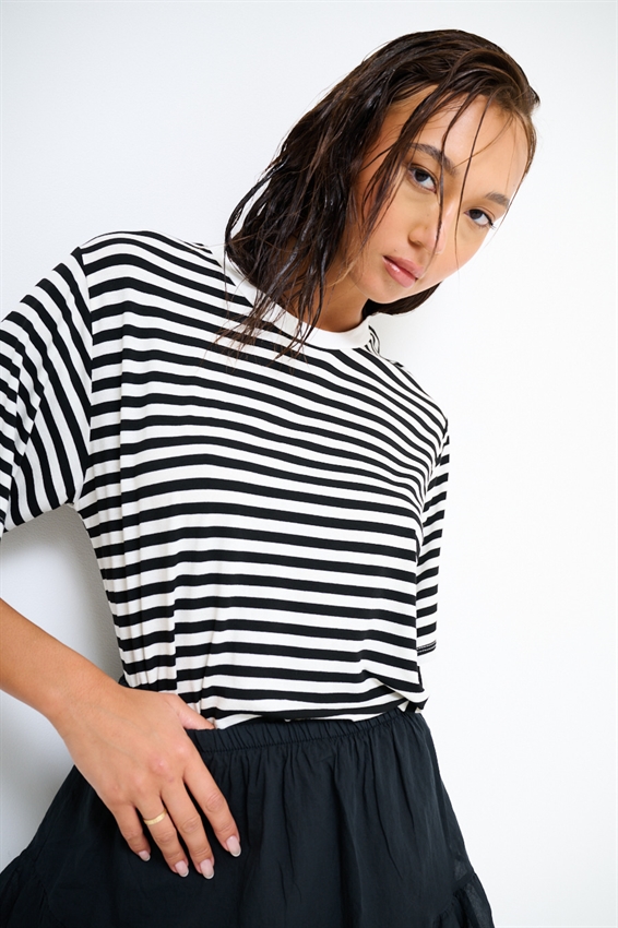 T-SHIRT RIGATA A SCATOLINA