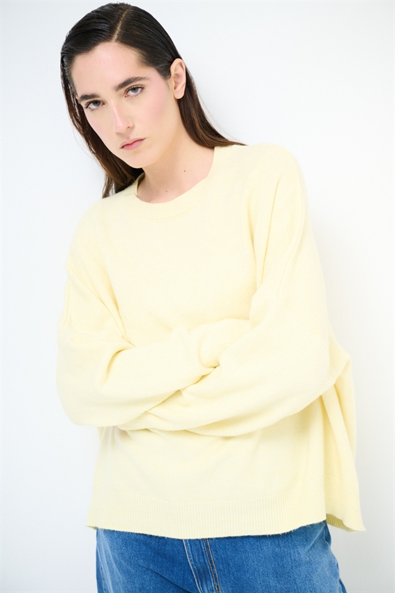 MAGLIA IN VISCOSA GIROCOLLO MANICA PIPISTRELLO GIALLO