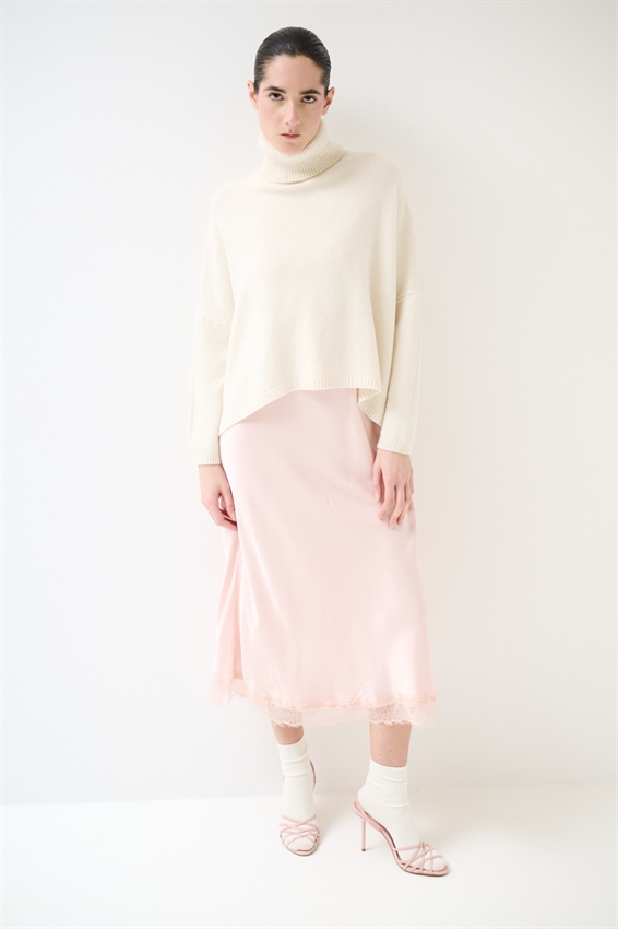 MAGLIA IN VISCOSA CON COLLO ALTO A COSTE BURRO