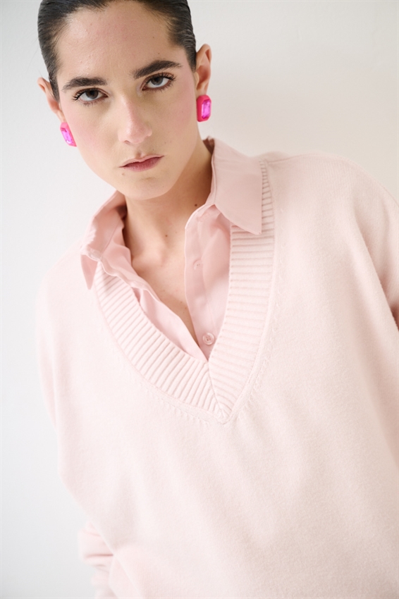 MAGLIA IN VISCOSA CON SCOLLO V A COSTE ROSA