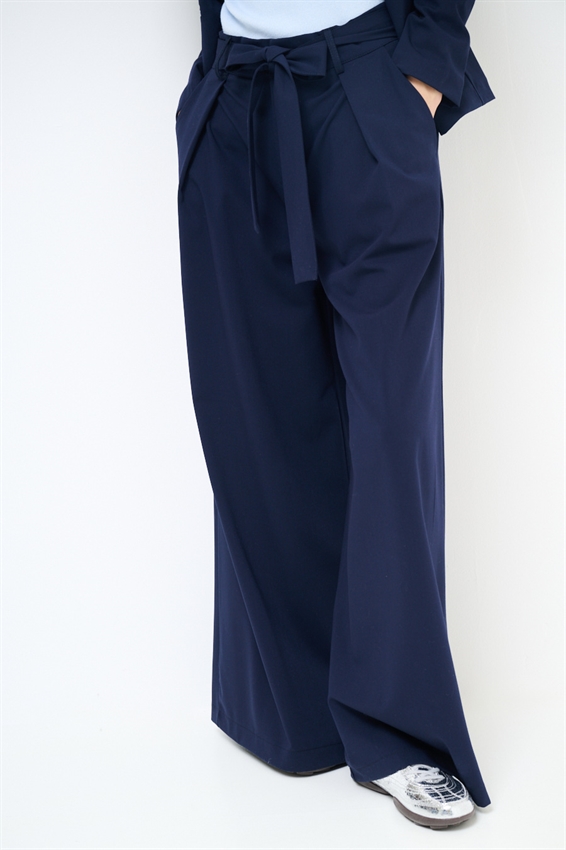 PANTAPALAZZO CON PIEGHE E CINTURA BLU