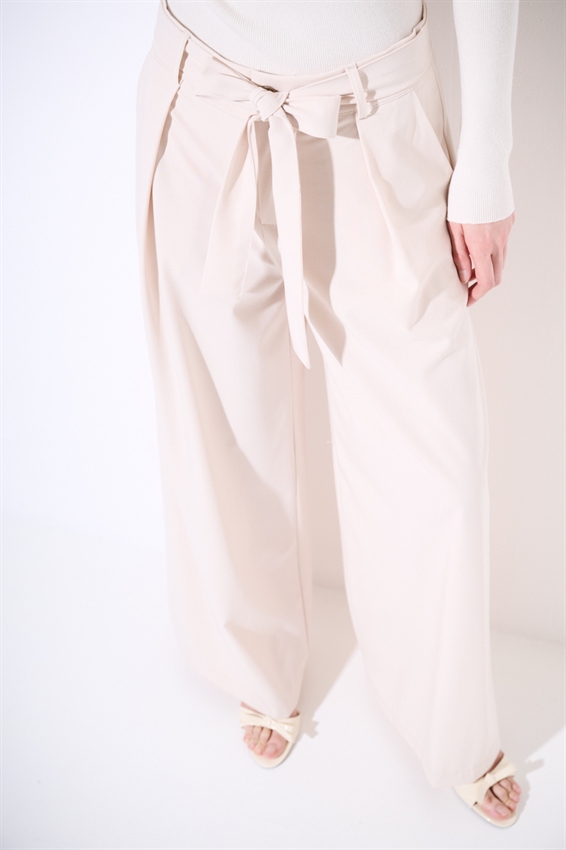 PANTAPALAZZO CON PIEGHE E CINTURA BURRO