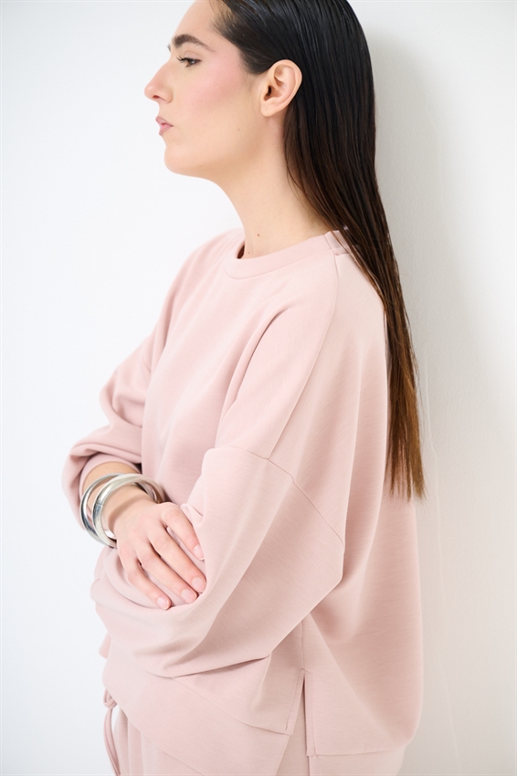 FELPA PARICOLLO OVERSIZE CON SPACCHI IN MODAL ROSA