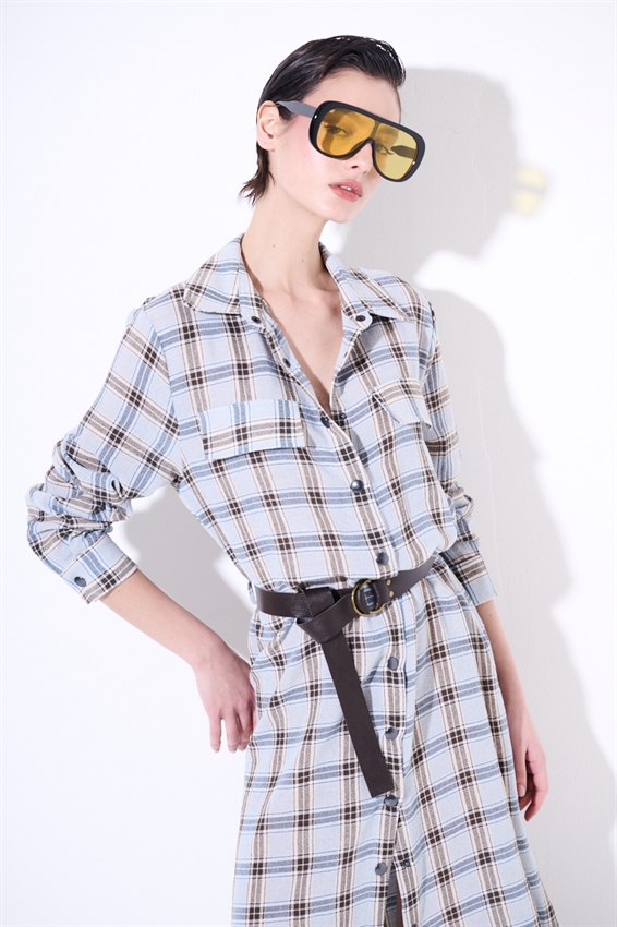 ABITO CHEMISIER A QUADRI CON CINTURA E BOTT. CELESTE