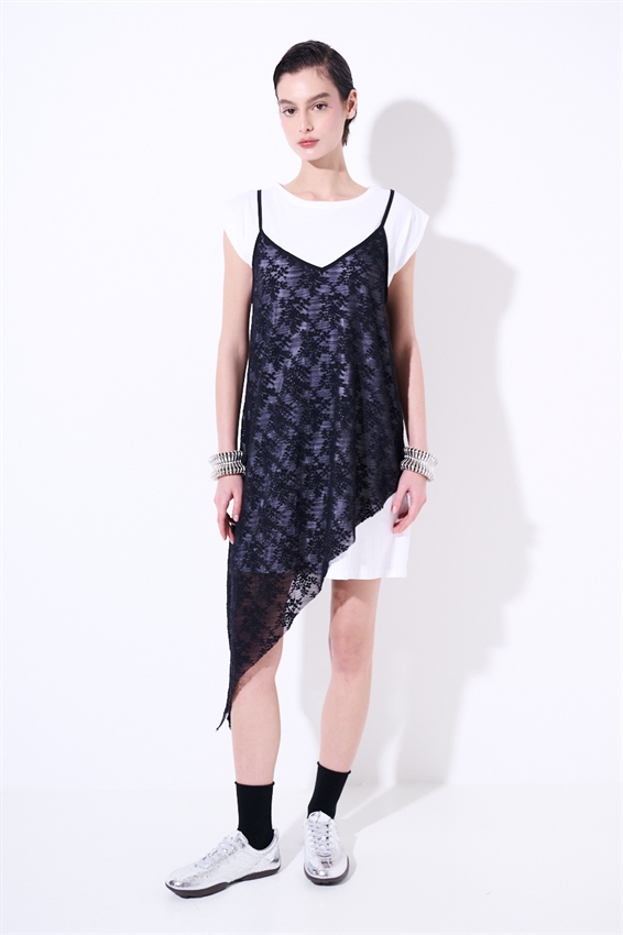 ABITO ASIMMETRICO IN PIZZO + T-SHIRT NERO