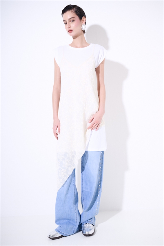 ABITO ASIMMETRICO IN PIZZO + T-SHIRT BURRO